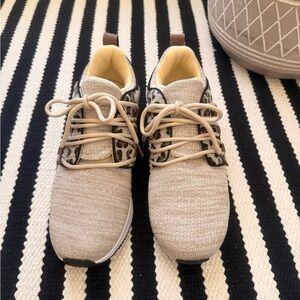 Youth Leopard Sneakers sz 4